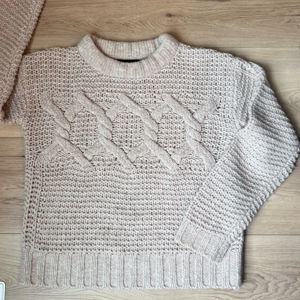 Banana Republic Women’s Tan/Beige Fisherman’s Cable Knit Chunky Cozy Sweater M